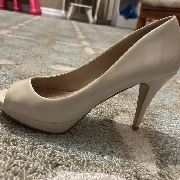 Aldo size 8 white peep toe high heels - Picture 6 of 6